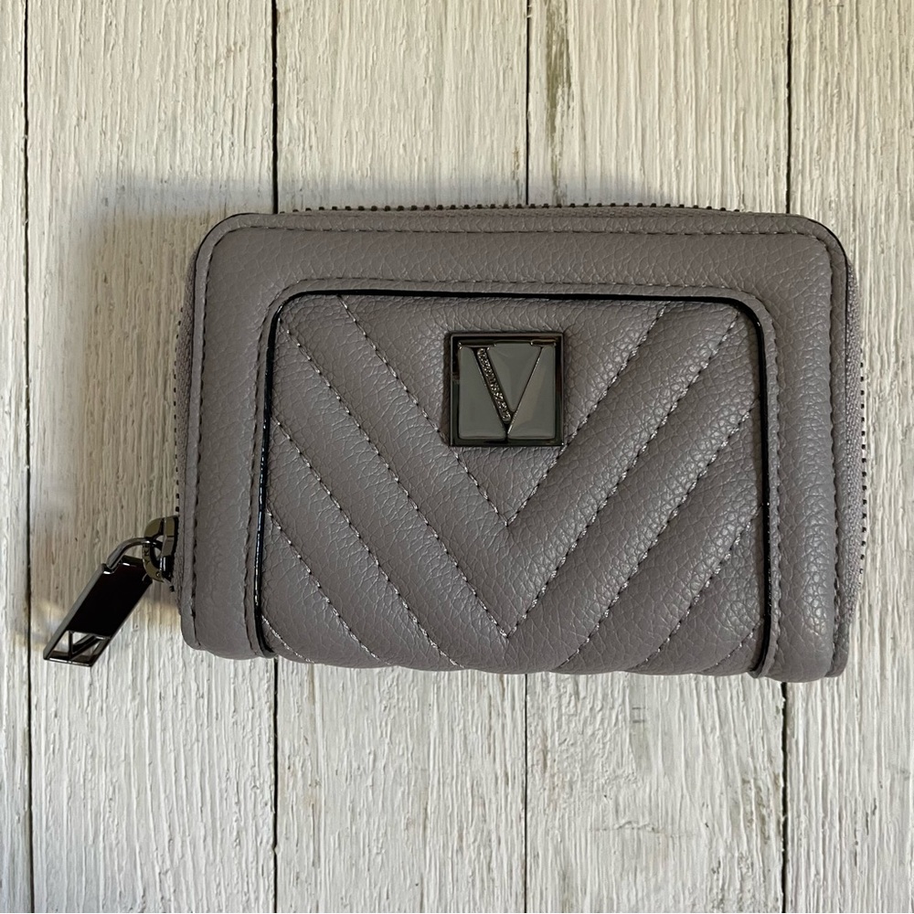 Victoria’s‎ Secret V QUILT Zip Around Wallet Gray EUC